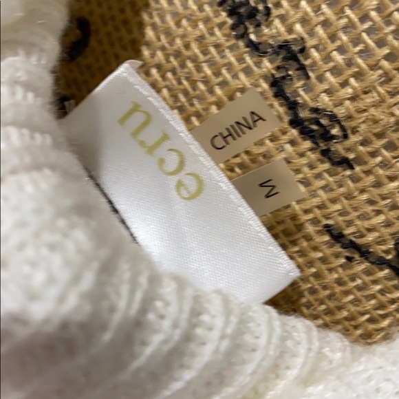 Ecru Turtleneck - Picture 5 of 6